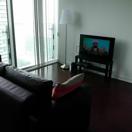 Trinity Suites - Condo On York Street Toronto Exterior foto
