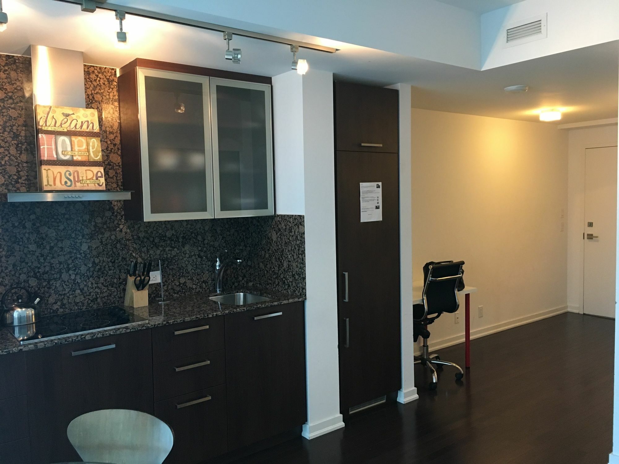 Trinity Suites - Condo On York Street Toronto Exterior foto